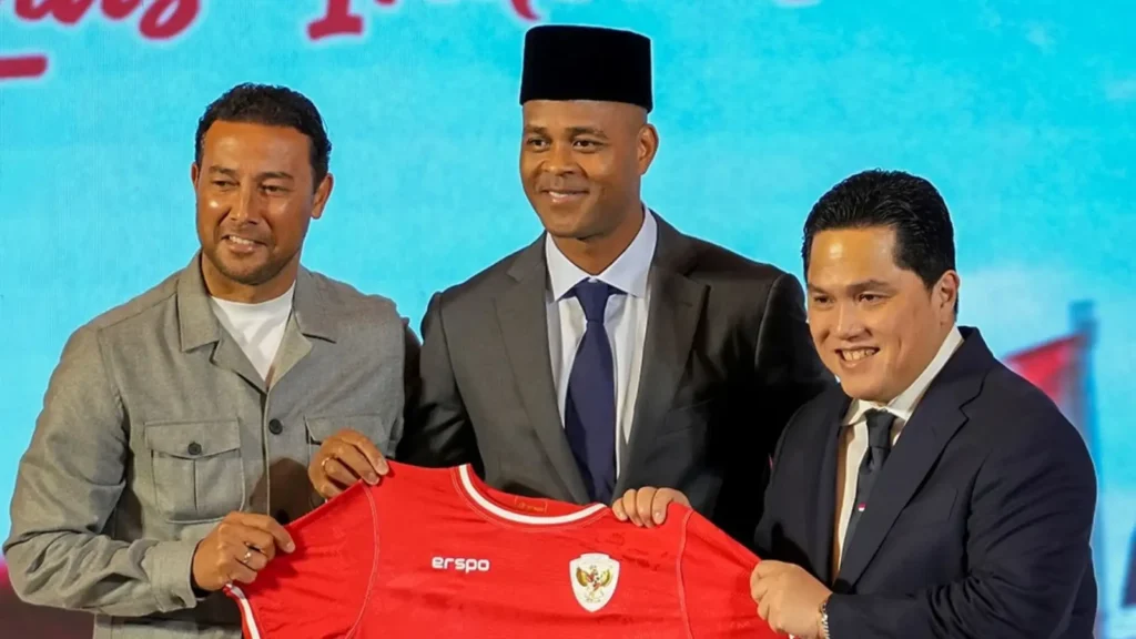 Denny Landzaat Tegaskan Komitmennya Pada Timnas Indonesia Meski Diajak Ajax Amsterdam