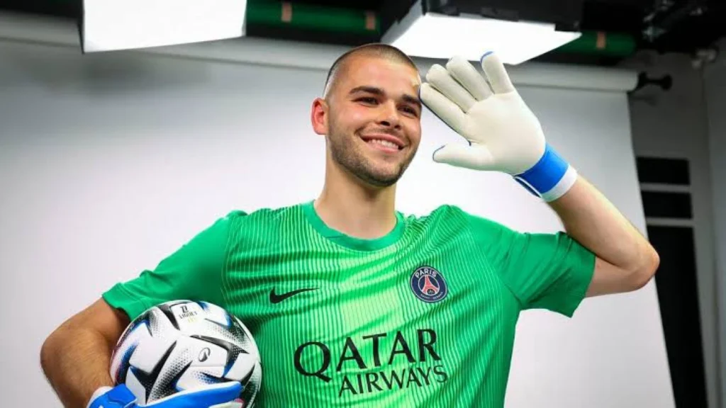 PSG Resmi Rekrut Lucas Chevalier, Donnarumma Dipertimbangkan untuk Berhenti?