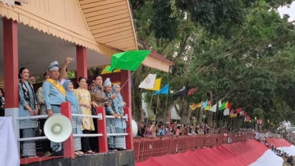 Wakil Presiden Gibran Rakabuming Raka Resmi Membuka Festival Pacu Jalur di Riau